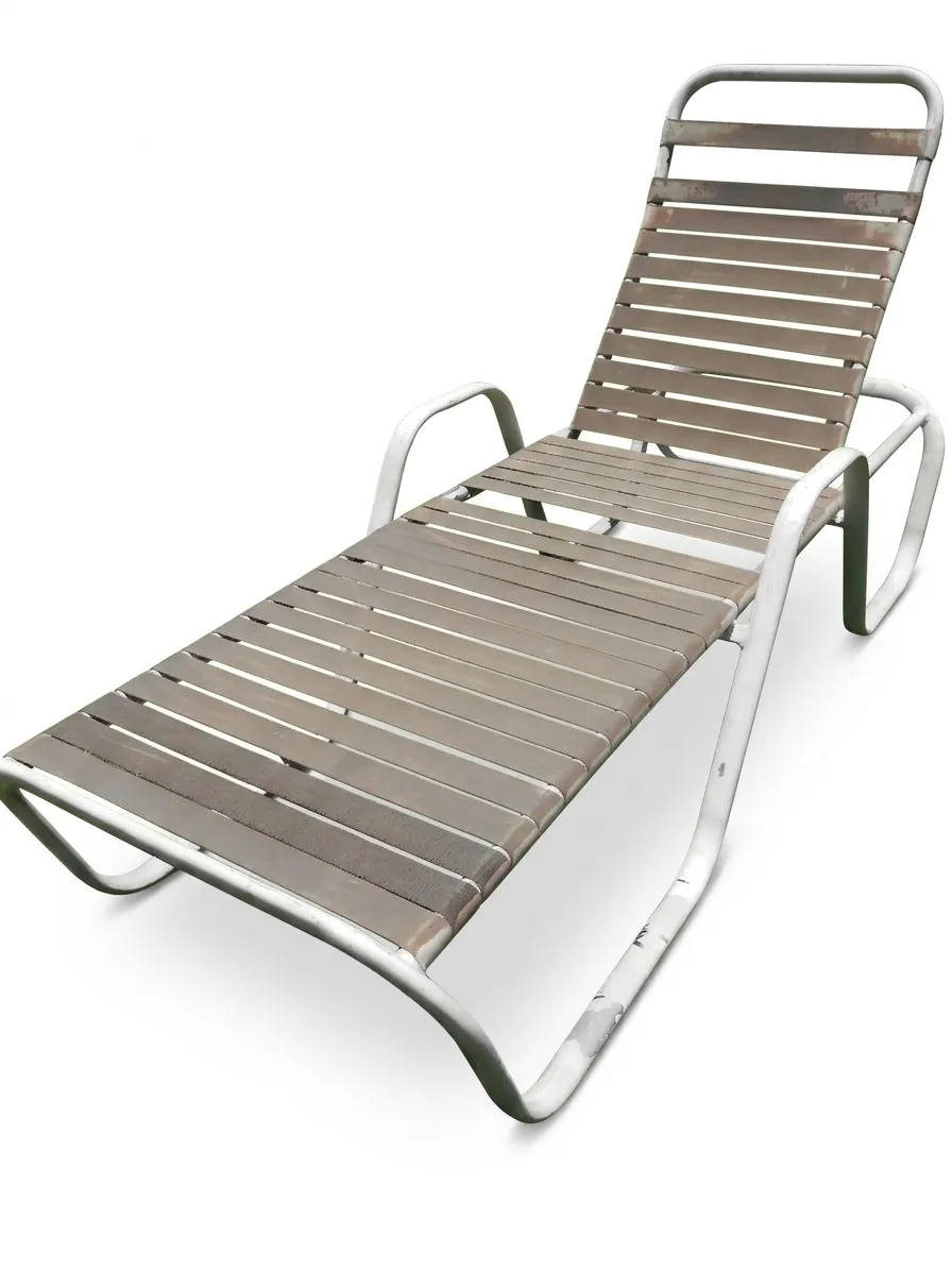 Strap lounge before restoration
